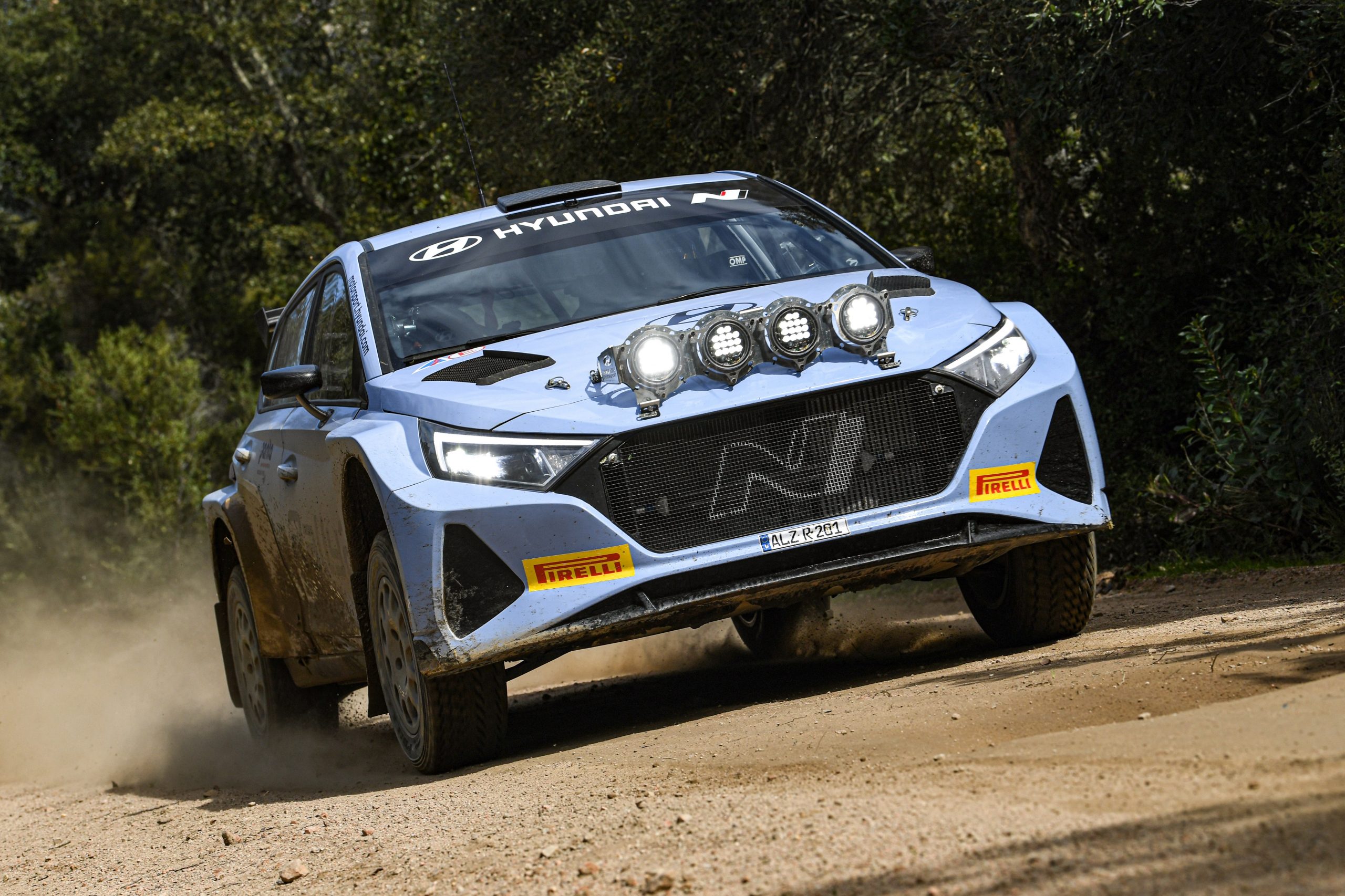 Ifi Rally Loubet en Solberg testen de i20 Rally2 • RallyandRaces.com
