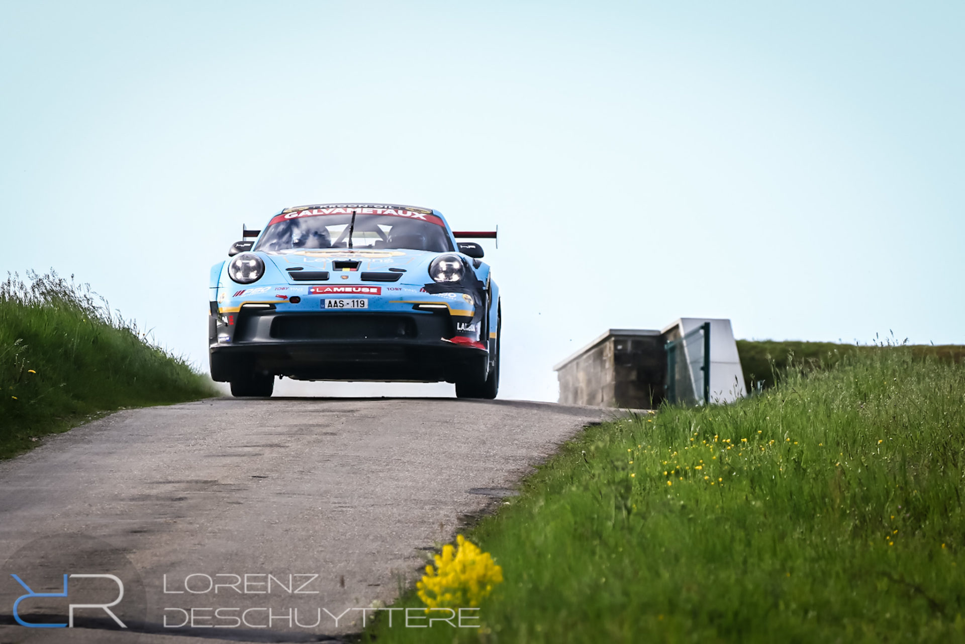 De Porsche 992 Rally GT maakt een debuut door de grote poort in België ...