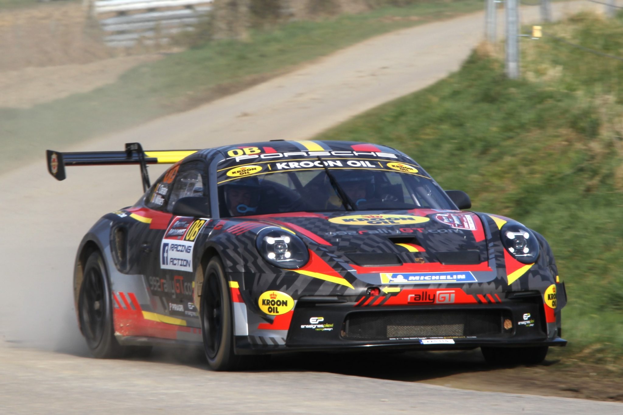 Dani Sordo met een gloednieuwe Porsche 992 Rally GT in Ardeca Ypres ...